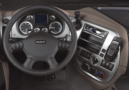 Ergonomie in Reinkultur: alle wichtigen Bedienelemente befinden sich in Griffweite. Fotos: DAF Trucks, sk
