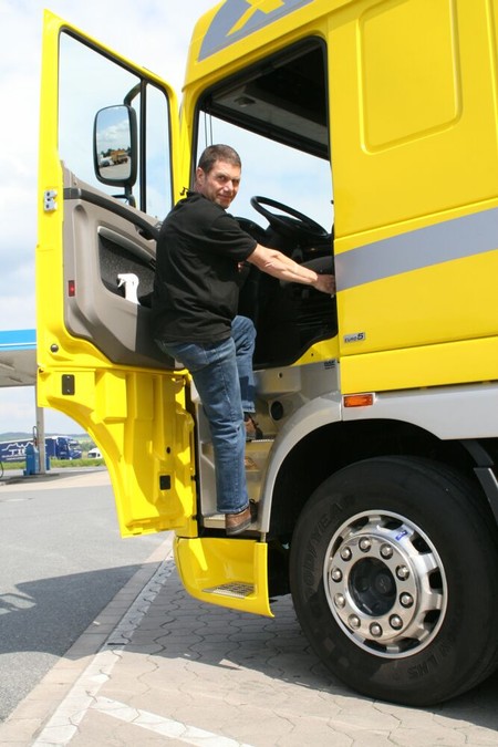 Hier geht�s rauf: Der Weg in das Space Cab-Fahrerhaus f�hrt �ber drei Trittstufen. Fotos: DAF Trucks, sk