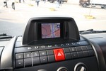Zu weit vom Fahrer entfernt: Das optionale Navigationsdisplay w�re n�her am Fahrer besser aufgehoben. 