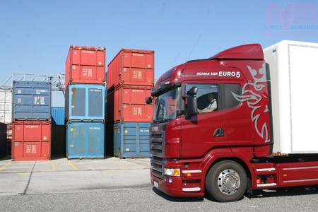 Transportprofi f�r viele Eins�tze: Der R 480 EGR empfiehlt sich f�r viele Transportaufgaben.    