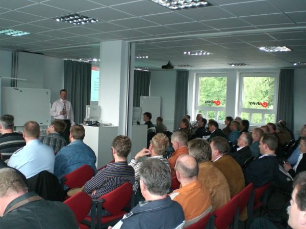 Zurren pauken: Inhouse-Seminar Ladungssicherung bei Evers