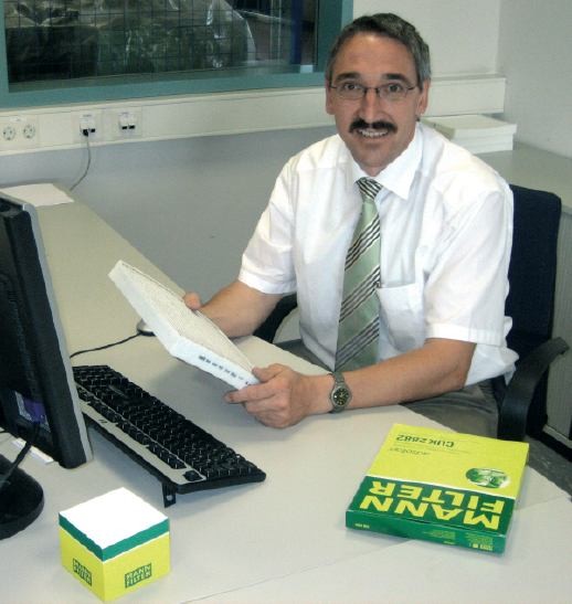 Der Mann f�rs Feinste: Dr. Pius Trautmann, Leiter Entwicklung Innenraumfilterelemente bei MANN+HUMMEL.