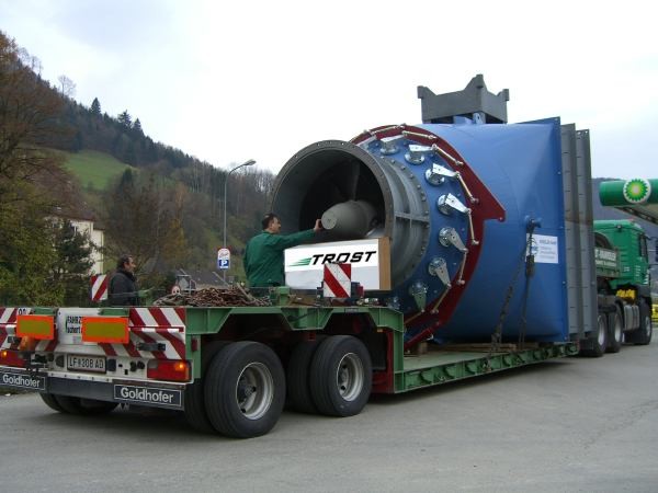 Auch Trost vertraut bei seinen Schwertransporten auf Goldhofer