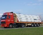  Solche "Multi Element Gas Container" (MEGC) werden mit dem Gummistern gegen Verrutschen gesichert