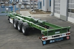 F�r alle g�ngigen Beh�ltergr��en geeignet: Insgesamt drei Teleskopeinrichtungen machen das Container-Chassis Euro 802 zum Allesk�nner