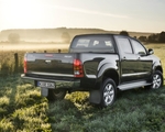 Frisch �berarbeitet: Der facegeliftete Toyota Hilux kommt im November in die Autoh�user