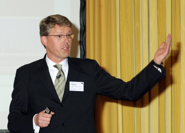 Dr. Hans Geesmann von Volvo Trucks: "Alternative Kraftstoffe sind nur ein Teil der L�sung. Auch erneuerbare Energien sind nicht beliebig verf�gbar."