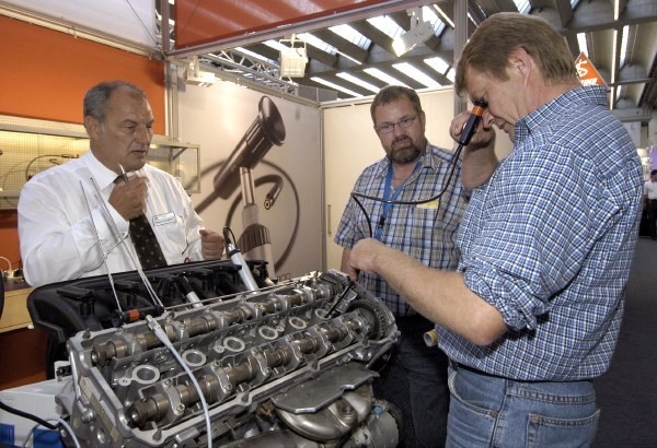 Moderne Diagnose: Die Anforderungen an Diagnose, Service und Wartung im Kfz-Gewerbe haben sich gewandelt. Nue Techniken sind notwendig.