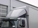 Nimmt die Kanten aus dem Wind: Das Fahrzeugbauunternehmen Karl Tang aus Hilden hat einen neuen Top-Spoiler f�r Lkw-Aufbauten entwickelt.